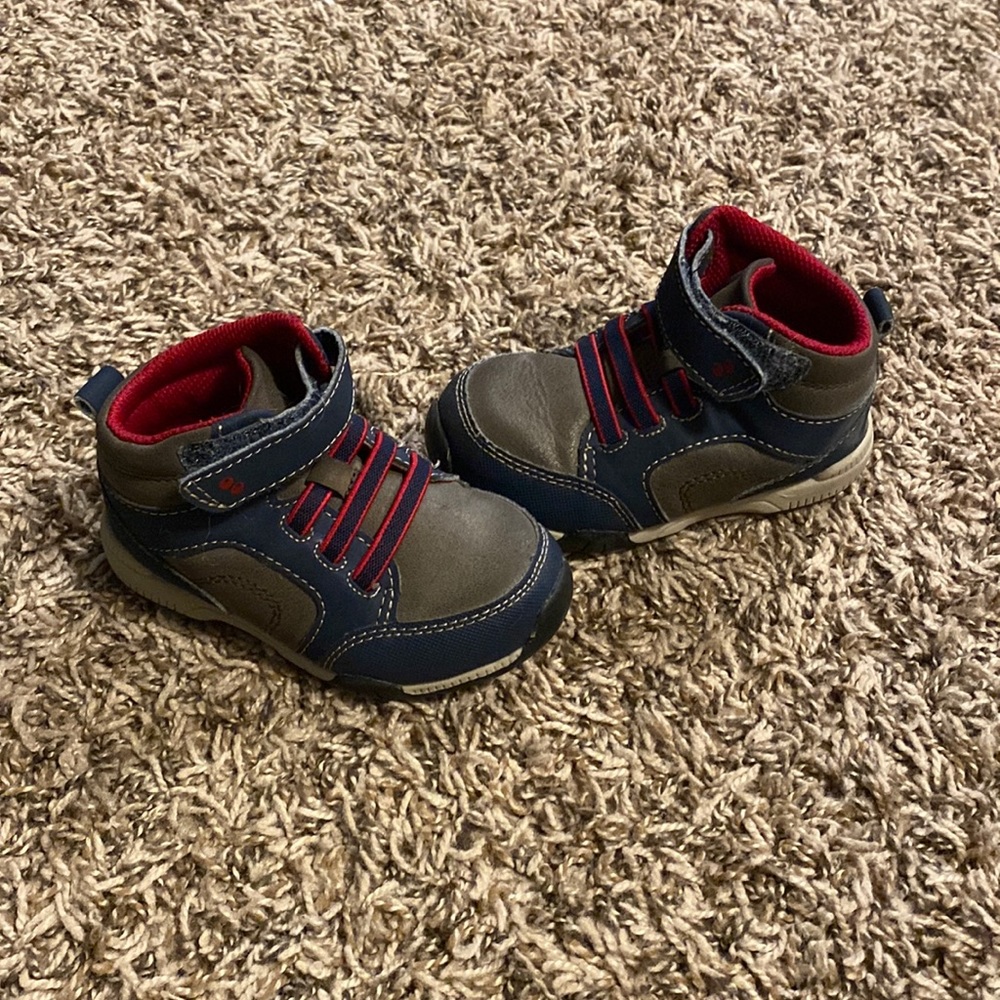 Surprize size 6 toddler boy shoes